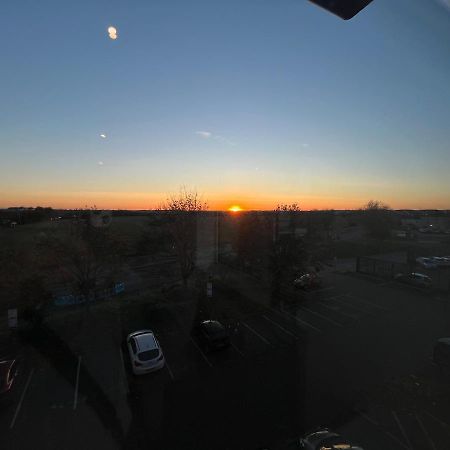 Aeropartment & Aerotel, London Heathrow Airport, Terminal 4, Ev Stations & Cheap Parking On Site! Hillingdon Exterior foto